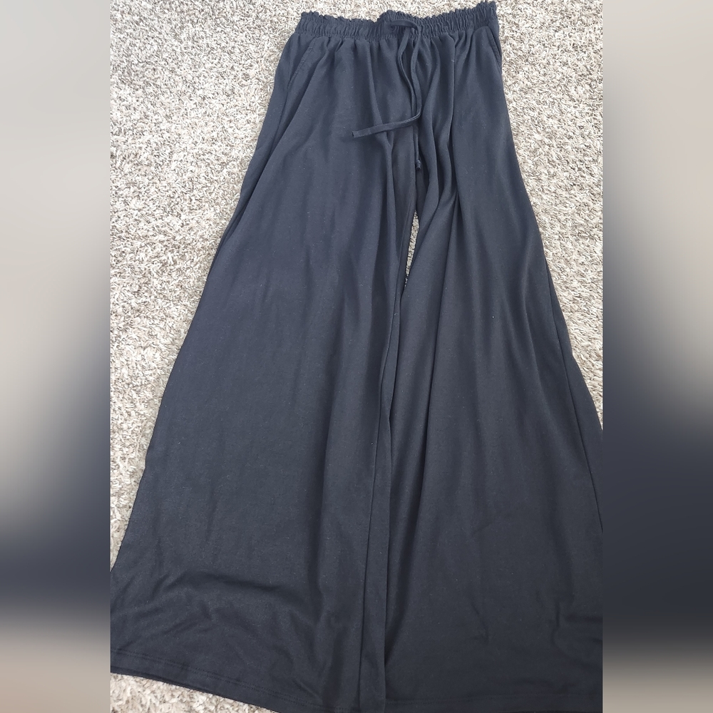 Wide leg flowy black pants